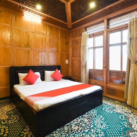 فندق Srīnagarفي  Oyo 66637 Merlin Group Of Houseboats المظهر الخارجي الصورة