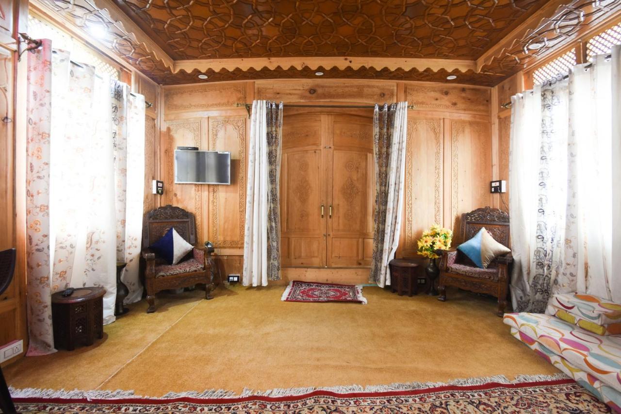 فندق Srīnagarفي  Oyo 66637 Merlin Group Of Houseboats المظهر الخارجي الصورة