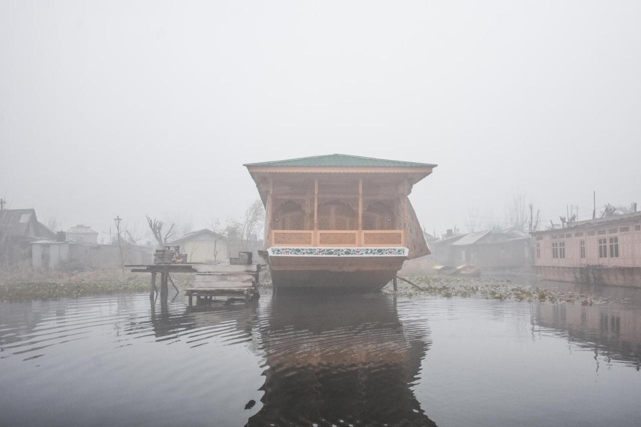 فندق Srīnagarفي  Oyo 66637 Merlin Group Of Houseboats المظهر الخارجي الصورة